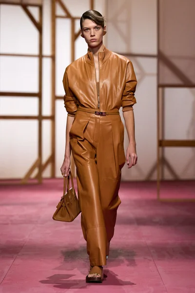 Look 48